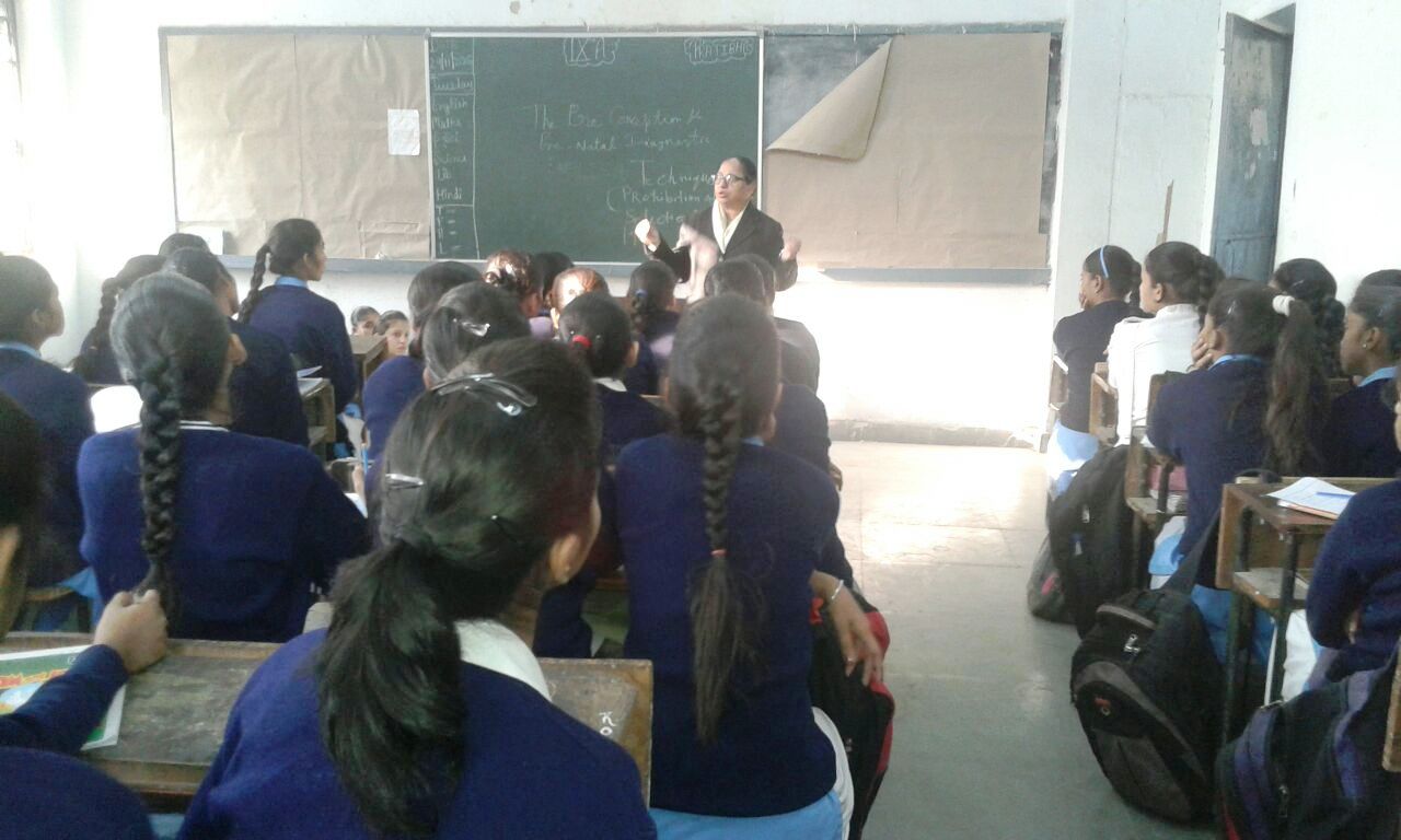 Central District Legal Services Organised a Legal Literacy Class in SKV Malka Ganj