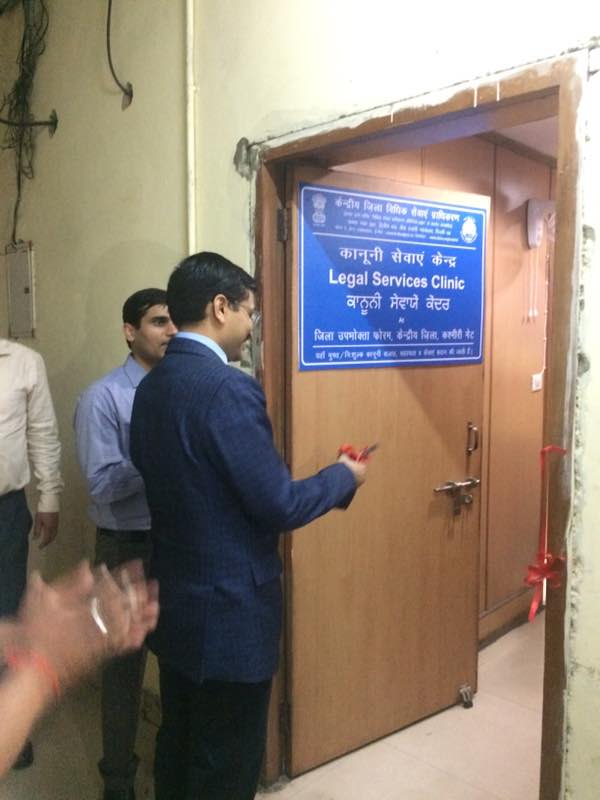 Legal Services Clinic was set up today (06.04.2017) by Central District Legal Services Authority, Tis Hazari Courts,Delhi at Central District Consumer Forum, Kashmere Gate.