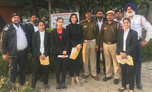 In the observance of Road Traffic Safety Week (04 Feb- 10 Feb) , Central DLSA in coordination with Delhi Traffic Police and Legal Services Society, Campus Law Centre, Faculty of Law, University of Delhi organised an awareness programme at Chandgiram Akhara Red Light on 10.02.2019