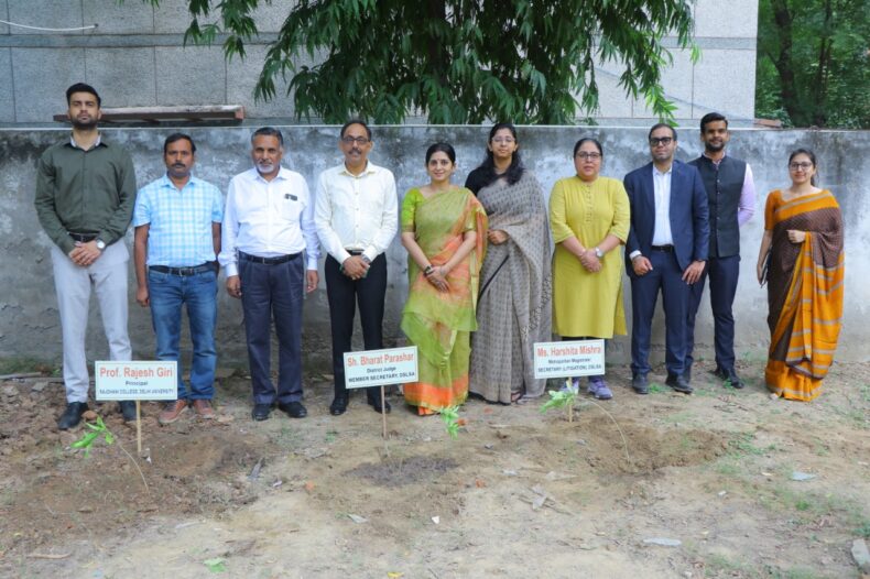 Central District Legal Service Authority  and West District Legal Service Authority jointly, under the aegis of NALSA and DSLSA, organized an inauguration ceremony of 10 day long Self-defense training programme under the campaign name “Atmaraksha aur Swabhiman” which symbolizes a women’s strength to fight and right to live with dignity. The event was held   at Rajdhani College, University of Delhi at  11:00 on 20TH September 2022.