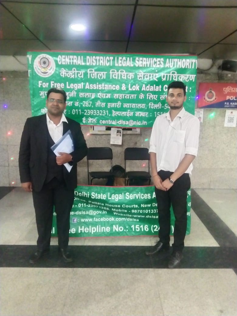 Central District Legal Service Authority under the aegis of DALSA and NALSA organized a legal awareness session on labor laws and set up Help Desks at the ISBT Bus stop at Kashmiri Gate on 28.10.22