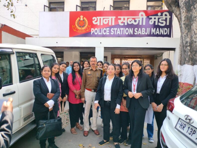 Central DLSA under the  “Project Suchetna: Legal Awareness to Brighten Lives”, Central DLSA organized visit of a group of 5 girl students each  of Miranda House college, Hindu College and Law Faculty, total 15 students