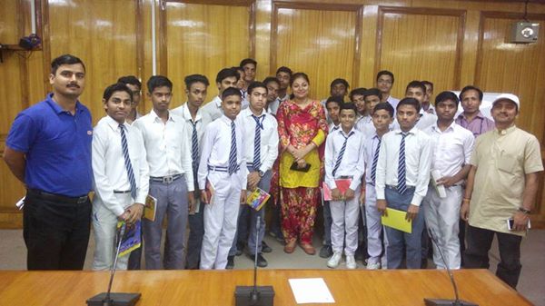 East Dlsa organized a visit of students from GBSS, School, Block -27, Trilok Puri, Delhi to observe proceedings of Karkardooma Courts on 31.08.2016. This was a nice Educational Trip for them. They watched proceedings of Courts of Metropolitan Magistrates, Civil Judges, Additional District Judge, Additional Sessions Judge, Mediation etc. This was a reality check for the students as they had perceived a different concept of Courts as shown in pictures which could be changed through this visit only. The students remarked that an inquisitiveness to know about working of justice system in our country had developed by this visit.