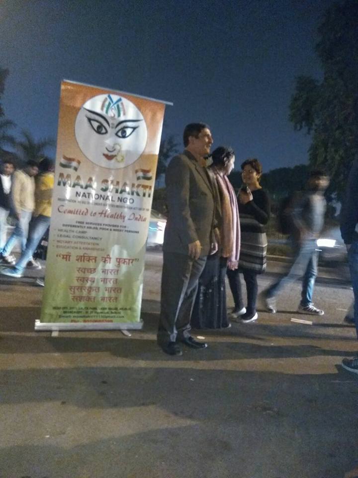 East Dlsa in association with MAA Shakti NGO organised an Awareness Programme on “Drunken Drive” on 31.12.2016 on the eve of New Year with slogan of – “Don’t drink & drive” at Connaught Place Inner Circle” New Delhi. Mr. Charan Jeet, LAC of DLSA East, was the Resource Person for the programme. It was a successful programme.