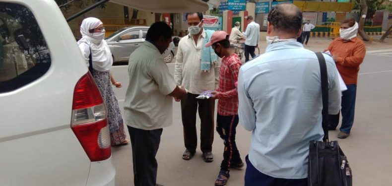 On 05.06.2020, NDDLSA distributed Cooked food packets to migrant labourers at GBSSS, B1, Vasant Kunj, New Delhi.