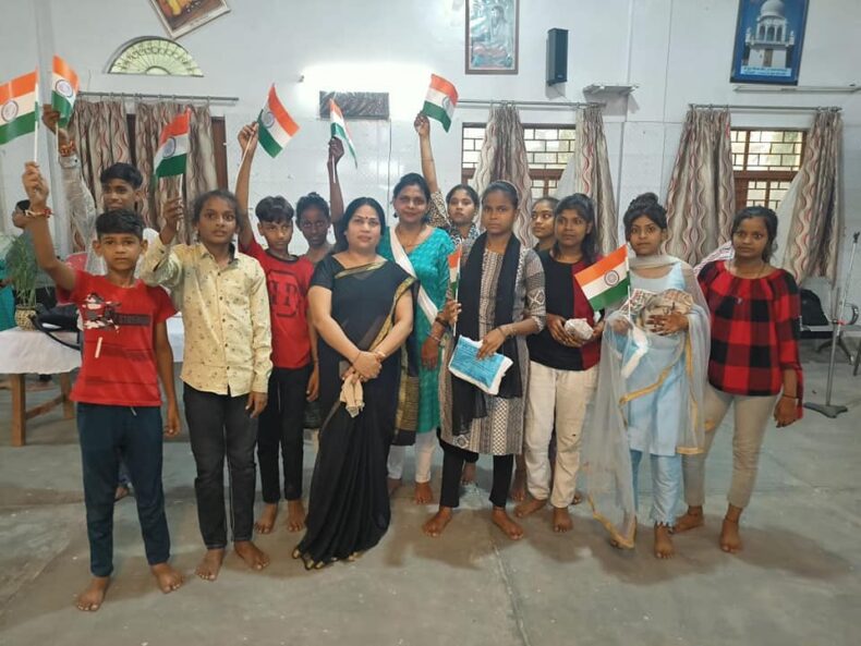 In observance of 75th Independence day North West District Legal Services Authority (under the aegis of DSLSA and NALSA) organized a flag distribution and awareness program on “Fundamental Duties and Rights”