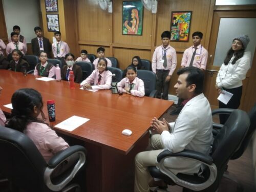 DLSA North-West  arranged a visit of students of The Sovereign school on 28.11.2022 to observe court proceedings, they were also apprised on Indian Constitution.