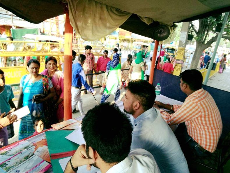 DLSA (SOUTH) ESTABLISHED LEGAL AID CLINICS/ HELP DESK AT CHATTARPUR TEMPLE ON 24.09.2017