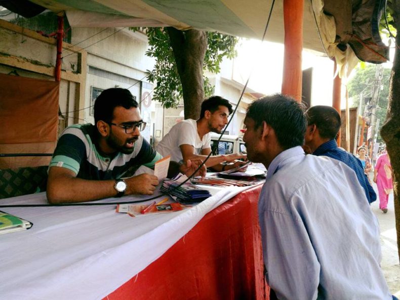 DLSA (SOUTH) ESTABLISHED LEGAL AID CLINICS/ HELP DESK AT CHATTARPUR TEMPLE ON 25.09.2017