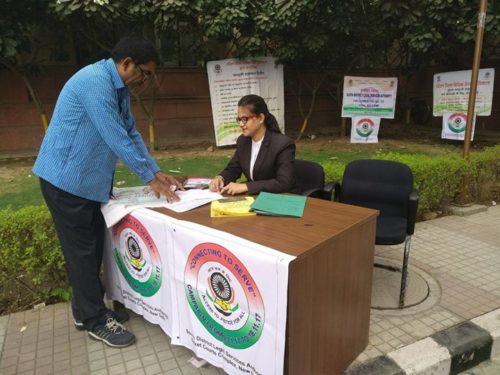 UNDER THE CAMPAIGN “CONNECTING TO SERVE” DLSA (SOUTH) ESTABLISHED HELP DESK AT LAWYERS CHAMBER BLOCK AT SAKET COURTS COMPLEX FROM 14.11.2017 TO 18.11.2017