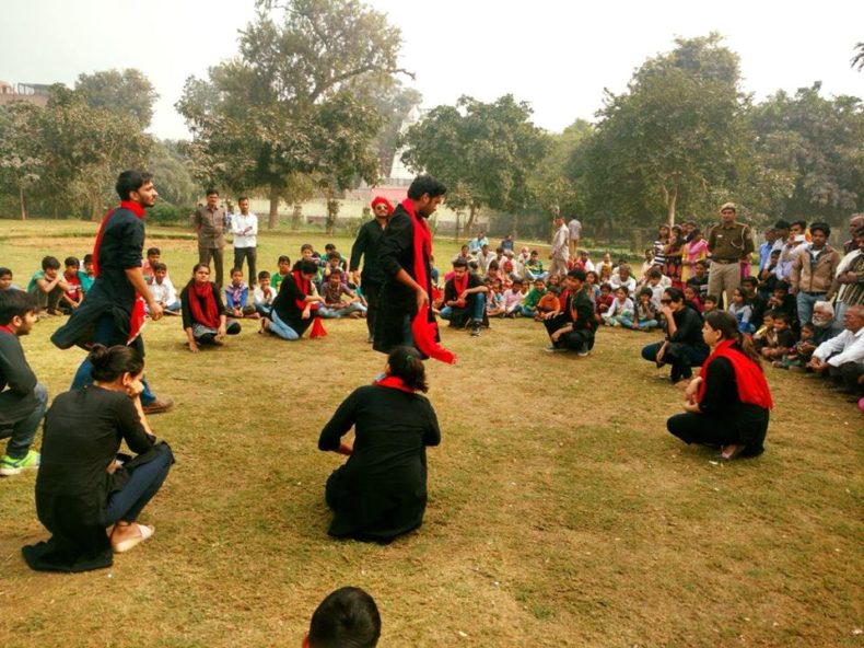 UNDER THE CAMPAIGN ‘CONNECTING TO SERVE” DLSA (SOUTH) ORGANIZED AWARENESS CAMP AND NUKKAD NATAK AT GANDHI CAMP PARK, SANGAM VIHAR ON 10.11.2017