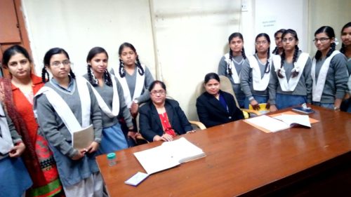 Visit of School Students, Sarvodaya Kanya Vidhyalaya, Anand Vihar, Delhi in the Courts of DLSA Shahdara for observing proceedings of Courts on dt. 15.12.2016