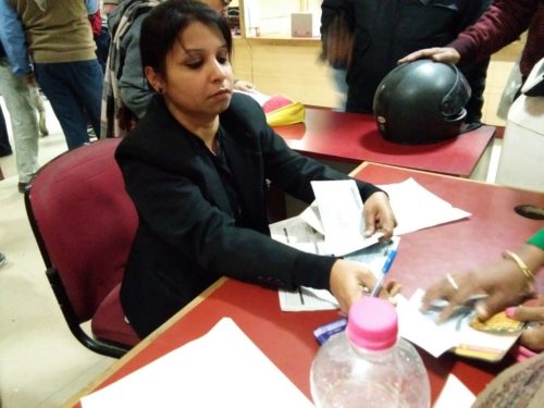 Help desk set up by DLSA Shahdara at the Branches of Punjab National Bank, Shahdara District, Delhi on dt. 15.12.2016 to assist people facing hardship on account of demonatization drive. Deputed Advocates Sh. Vikas Manav and Ms. Preeti Thakur.