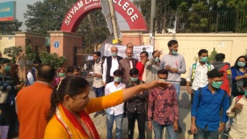 DLSA Shahdara in association with Samrasta Foundation organized a Legal Awareness Programme on the topic “Right to clean environment under Article 21 of Constitution with focus on Penal Laws” at Sabji Mandi, near Shahdara Bus Depot (DTC), Shahdara, Delhi-32 on 02.12.2018.