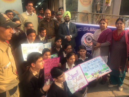 In continuation of Third Phase of Traffic Discipline Campaign, DLSA South West in organised a Traffic Discipline Campaign on 16-12-2016 at Red-light, Kapashera Police Station.  Sh Ramesh Yadav, ACP Traffic, Chairperson, teachers and students of Heera Public School, traffic officials, Civil Defence Volunteers and PLVs participated.👇🏻