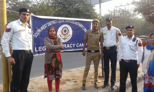 DLSA South West organised a Traffic Discipline Campaign on 17.12.2016 at Sector 7/9 Dwarka Red Light Intersection. Traffic officials, Civil Defence Volunteers and PLVs participated.