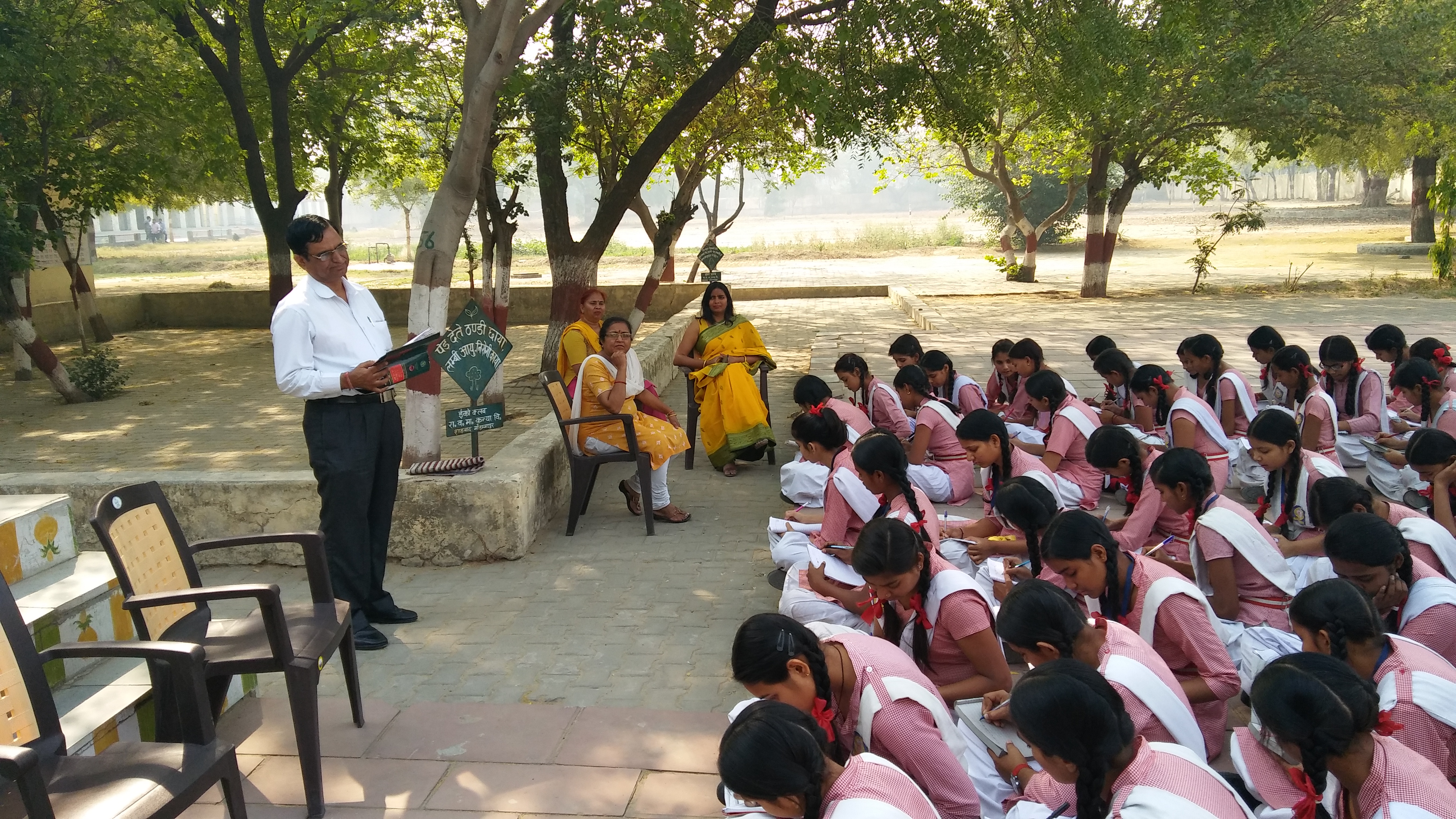 Legal Awareness Programme addressed by Sh. D R Badalia, LAC at Govt. Girls Sr. Sec. School, Shahbad Mohammadpur on dated Apr 28, 2016