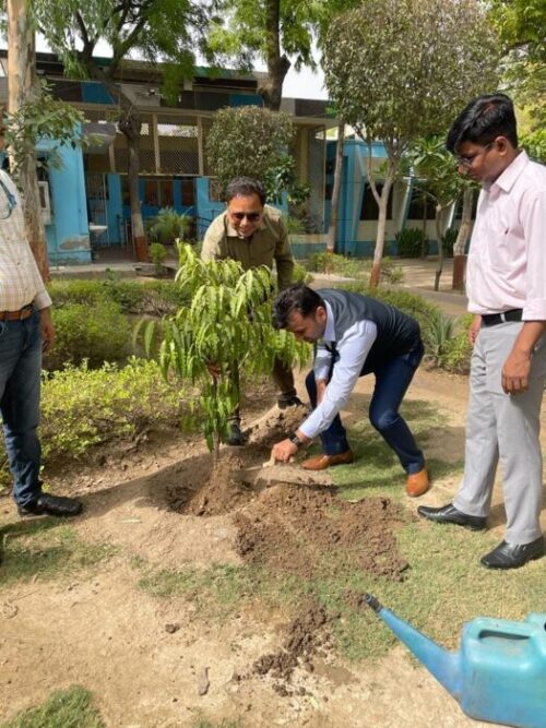 Ld. Secretary, DLSA-NW, Sh. Manish Jain visited Tihar Jail No. 2, 8 and 9 on 31.05.2022.