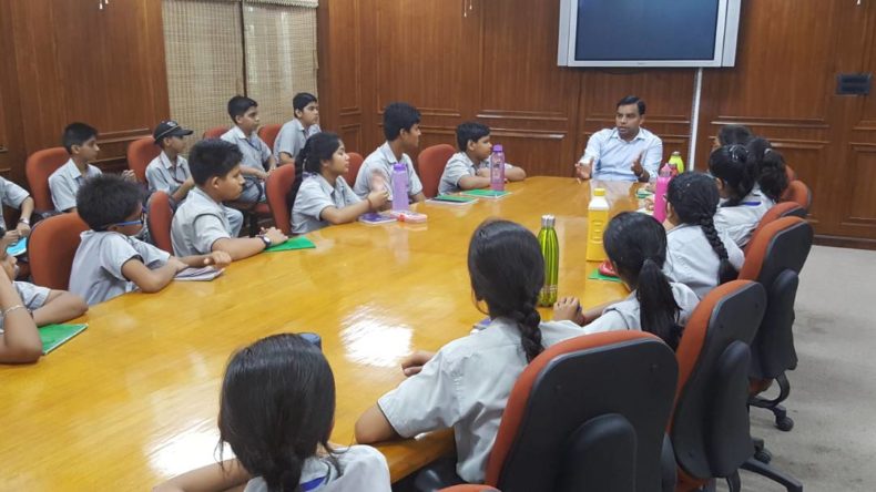 Visit of School Students in DLSA Shahdara on 16.05.2017